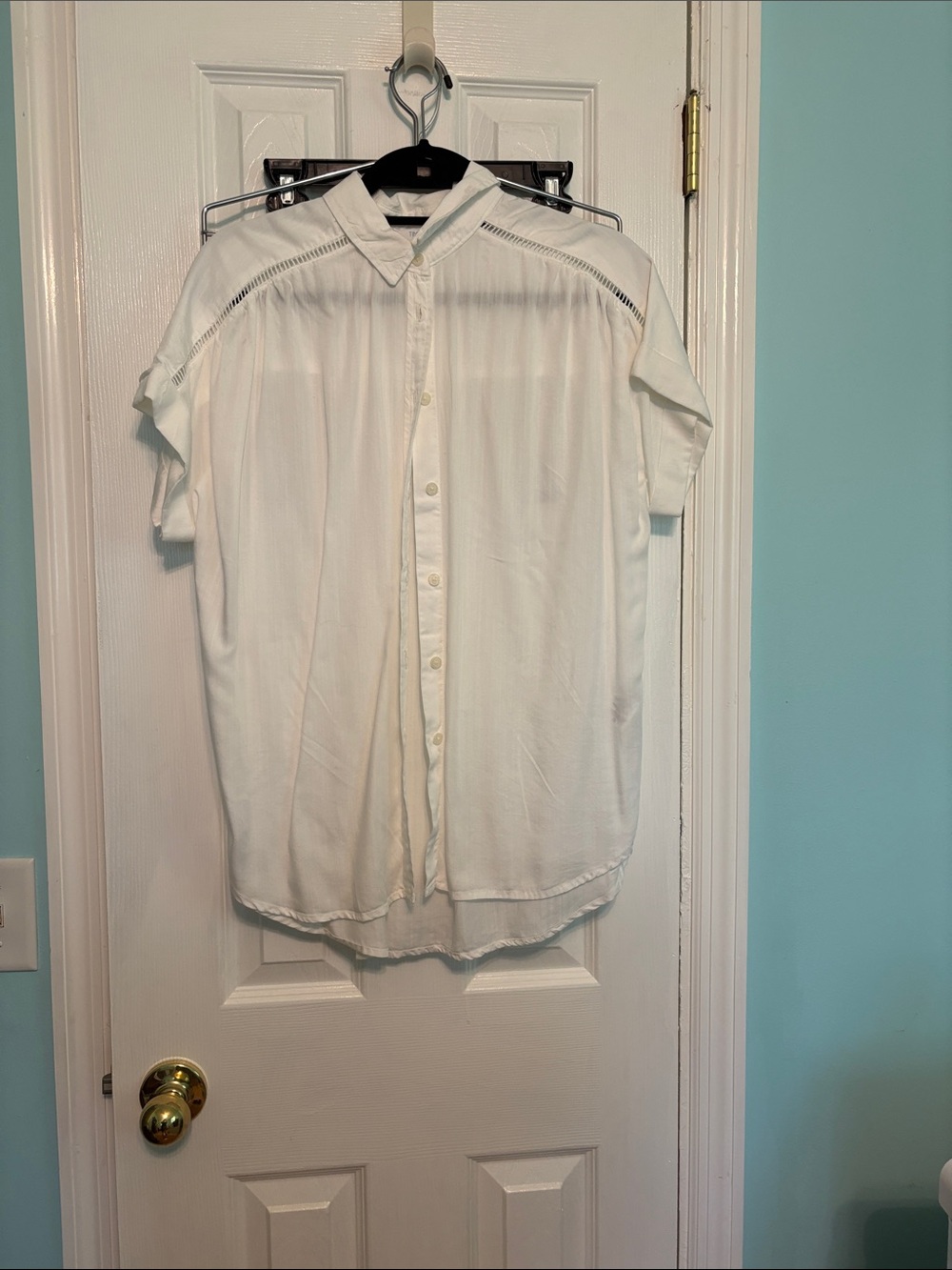 Time and Tru White Short Sleeve Button-Down Shirt with Eyelet Yoke